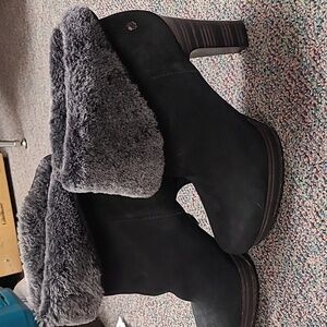 Like New Cute UGG Dandylion Black Suede, Gray Shearling Stacked Heeled Booties